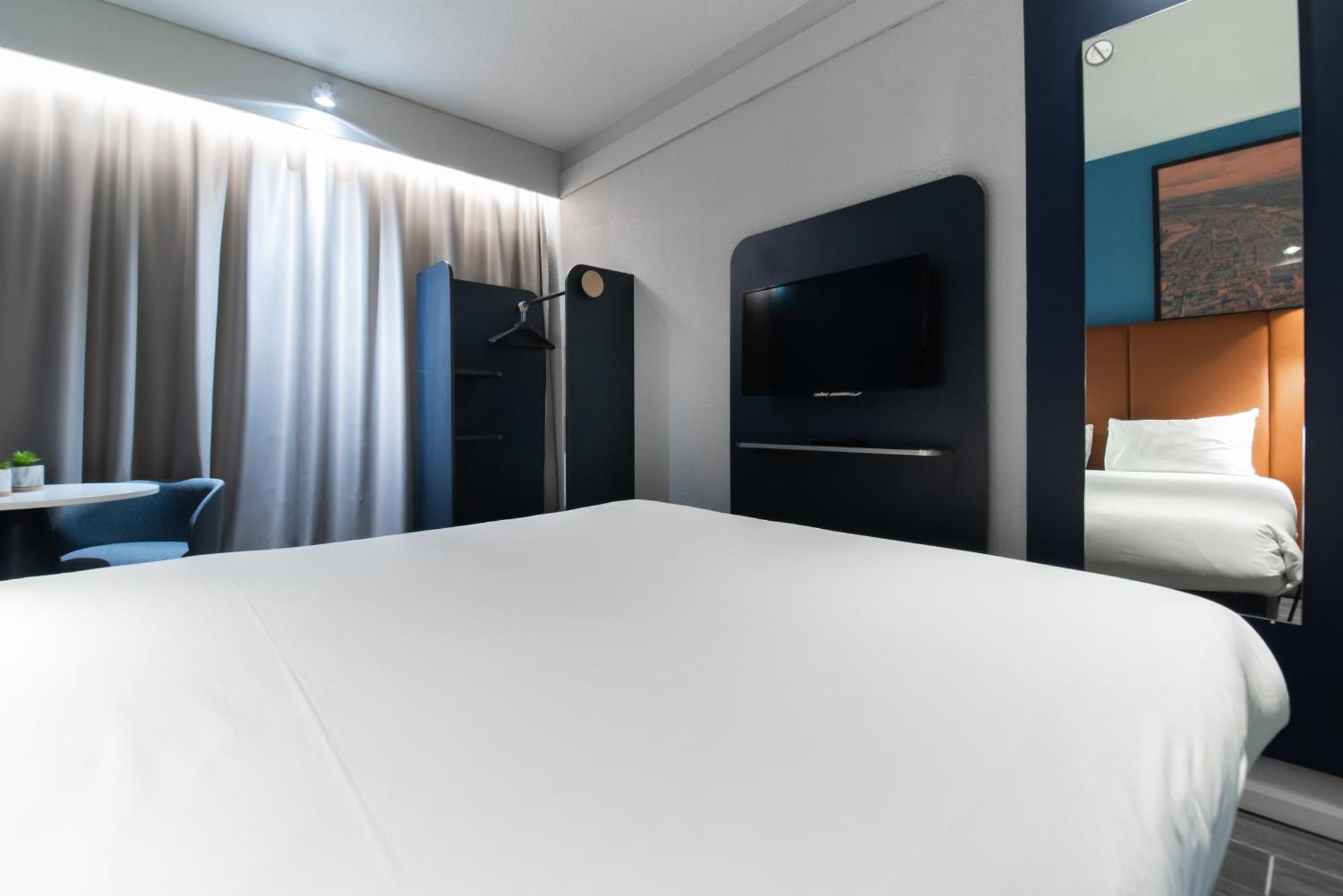 Ibis Lyon Nord Hotel Dardilly Exterior photo