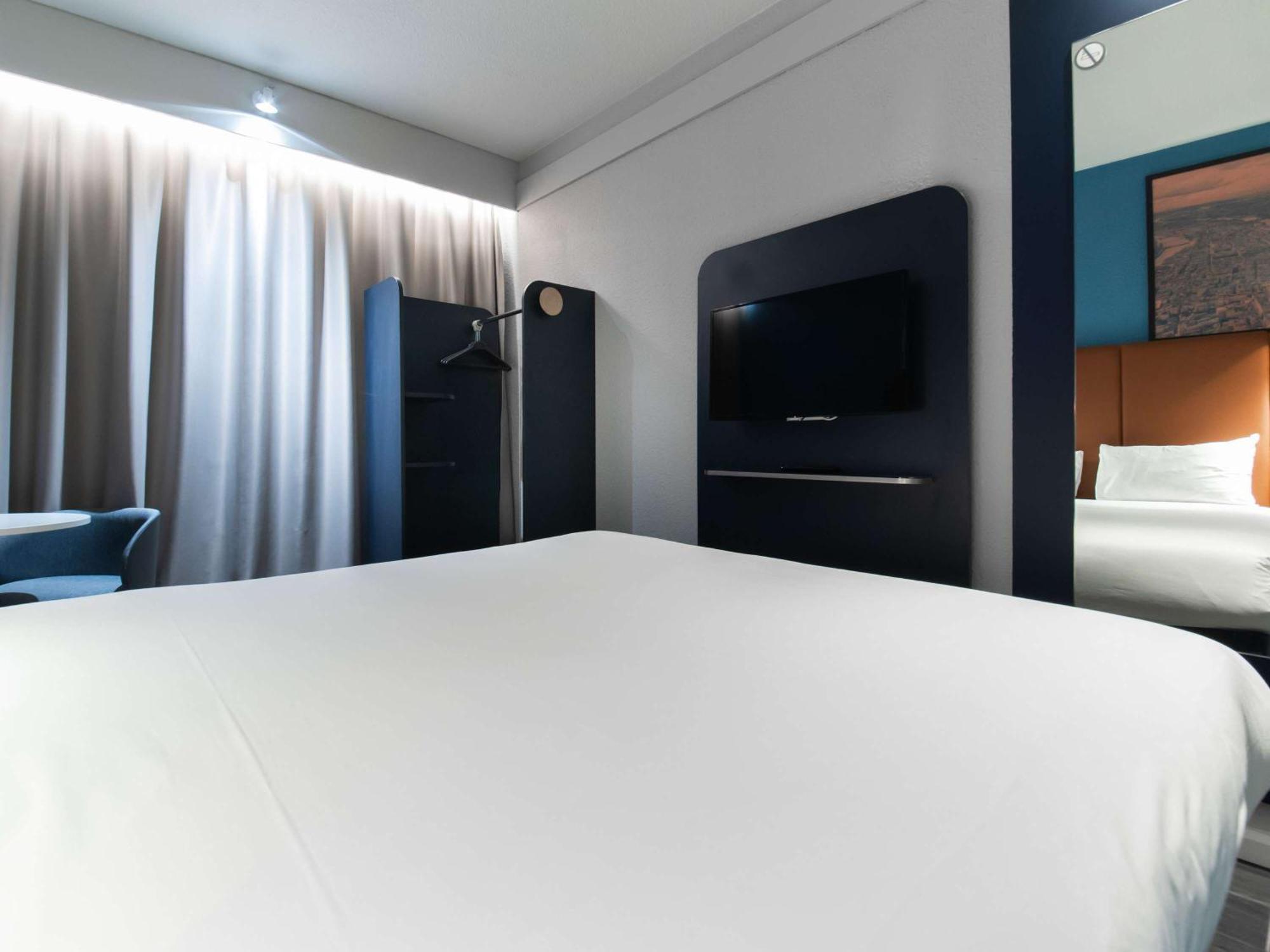 Ibis Lyon Nord Hotel Dardilly Exterior photo